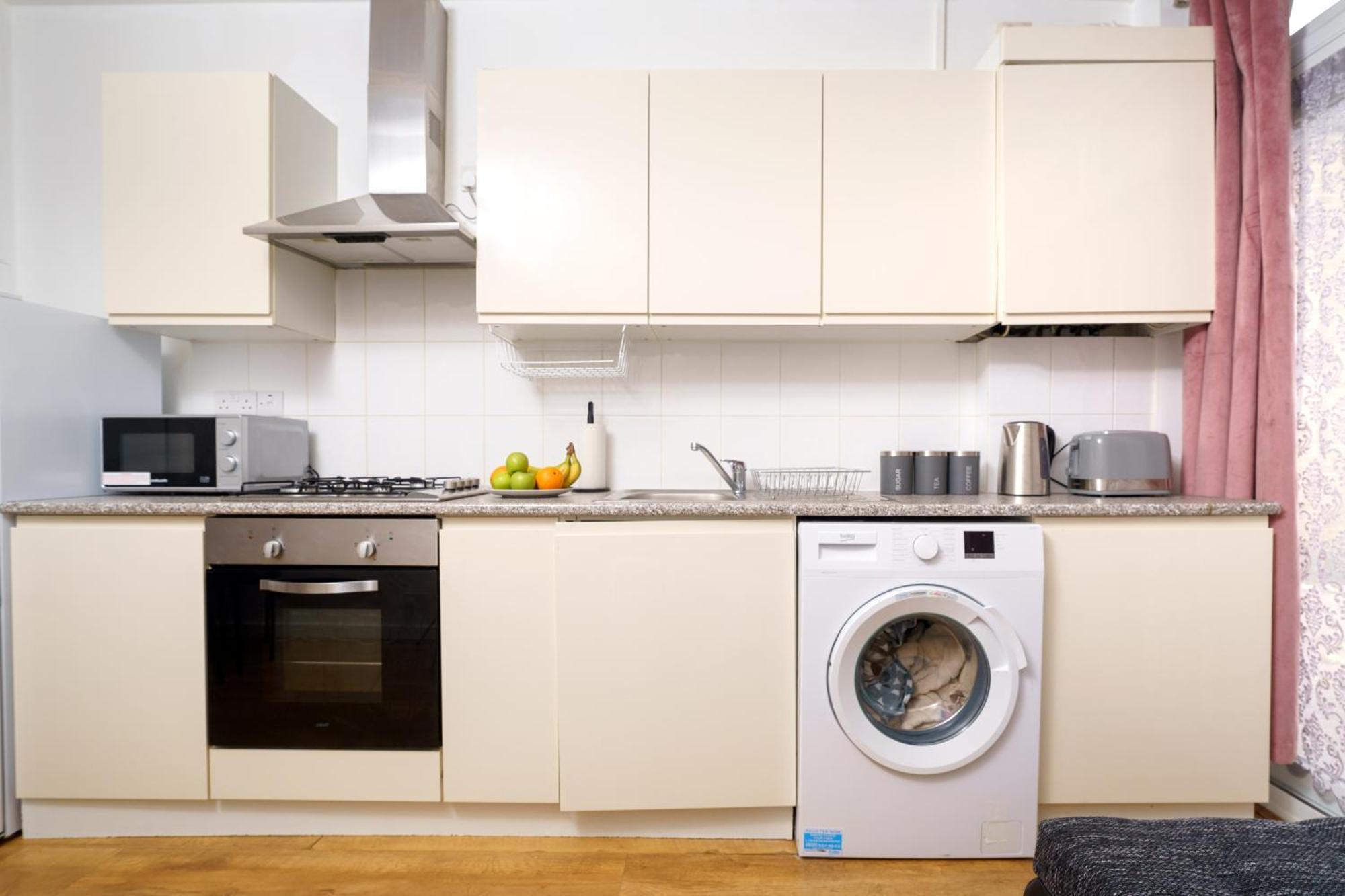 Apartamento Cozy 2-Bed Garden Flat, With Free Private Parking, Wembley Londres Exterior foto