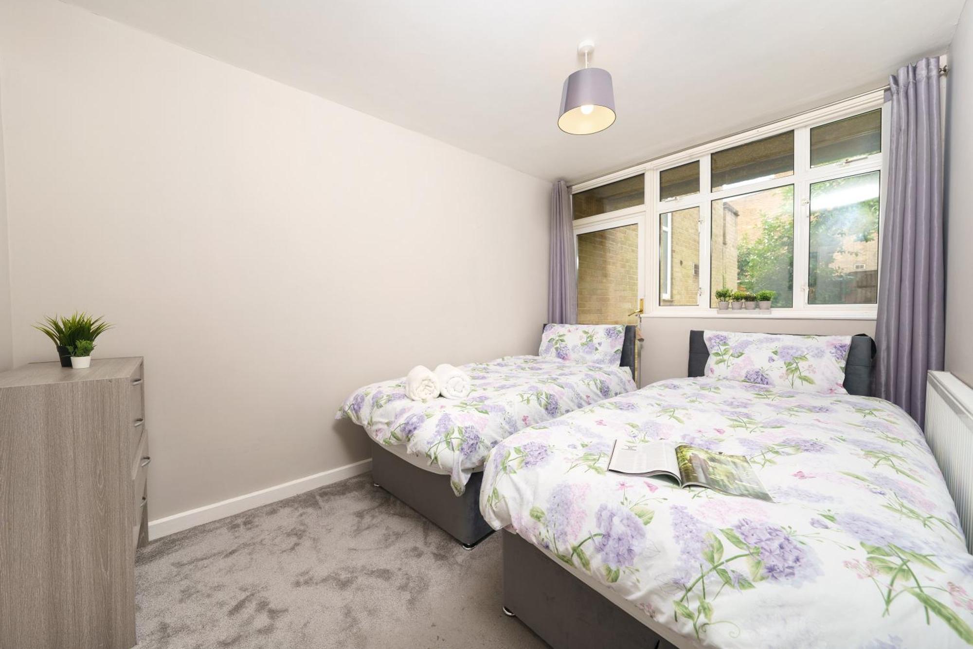 Apartamento Cozy 2-Bed Garden Flat, With Free Private Parking, Wembley Londres Exterior foto
